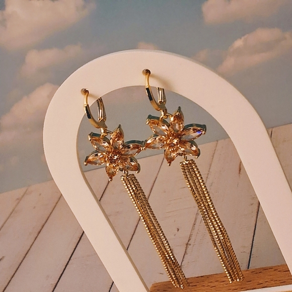 Pretty Bird Golden Hour Drop Earrings – Champagne Sparkle & Luxe Flow - Picture 3 of 11